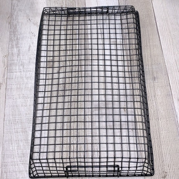 Wire mesh black tray basket - Picture 4 of 4